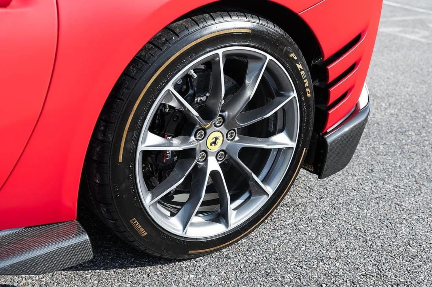 Ferrari 812 Competizione - фото 7