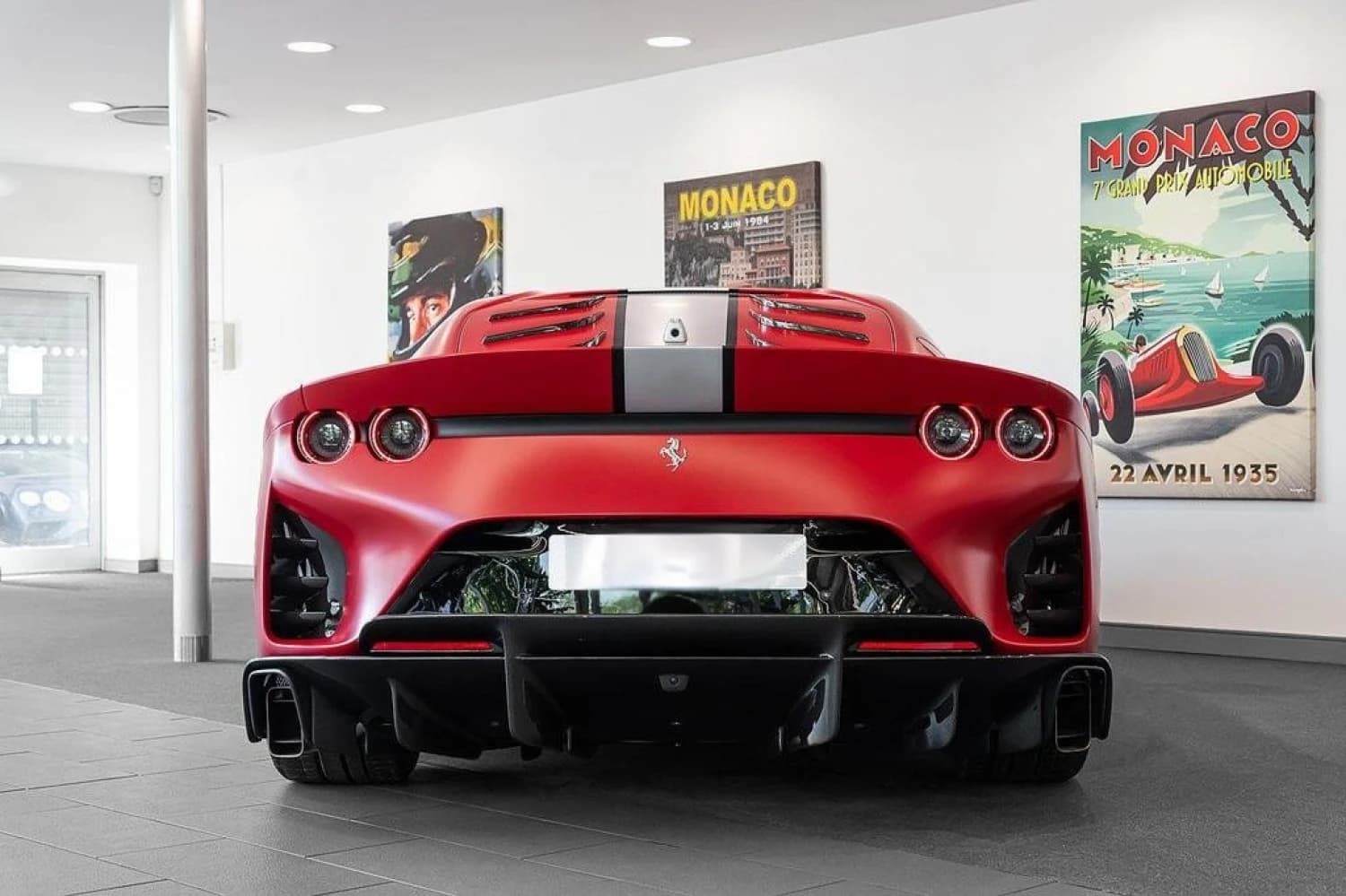 Ferrari 812 Competizione - фото 13