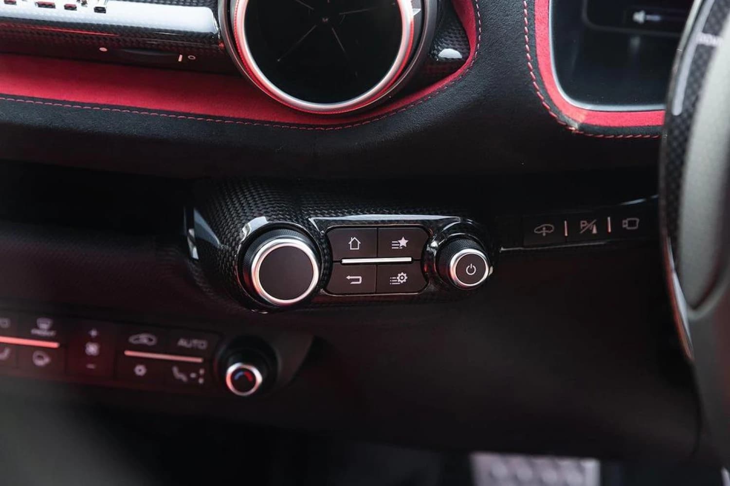 Ferrari 812 Competizione - фото 26