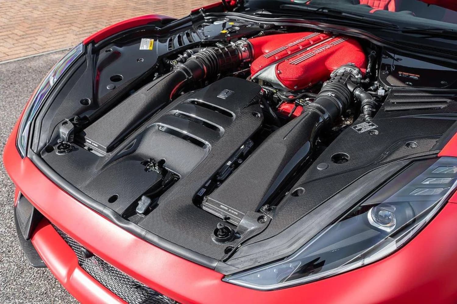 Ferrari 812 Competizione - фото 17