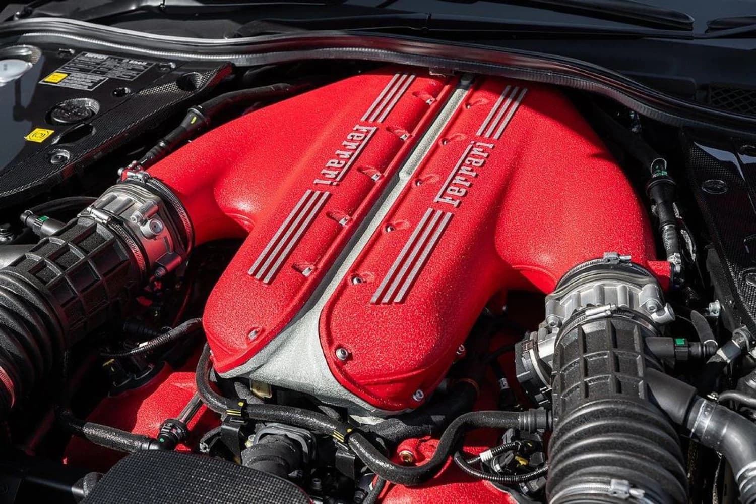 Ferrari 812 Competizione - фото 18