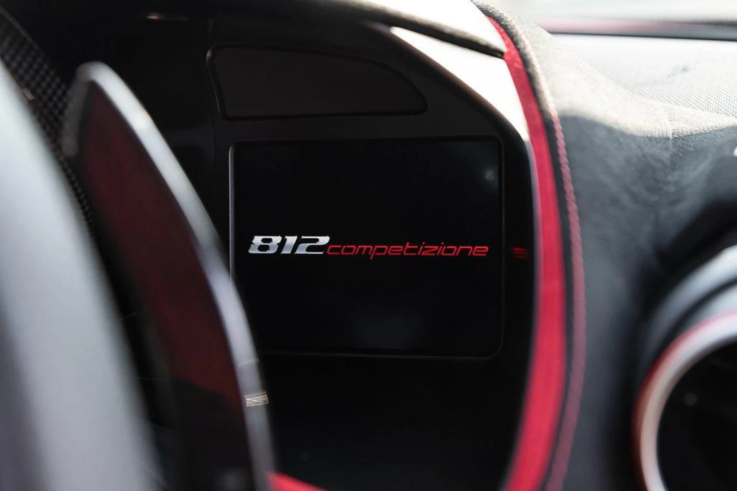 Ferrari 812 Competizione - фото 33