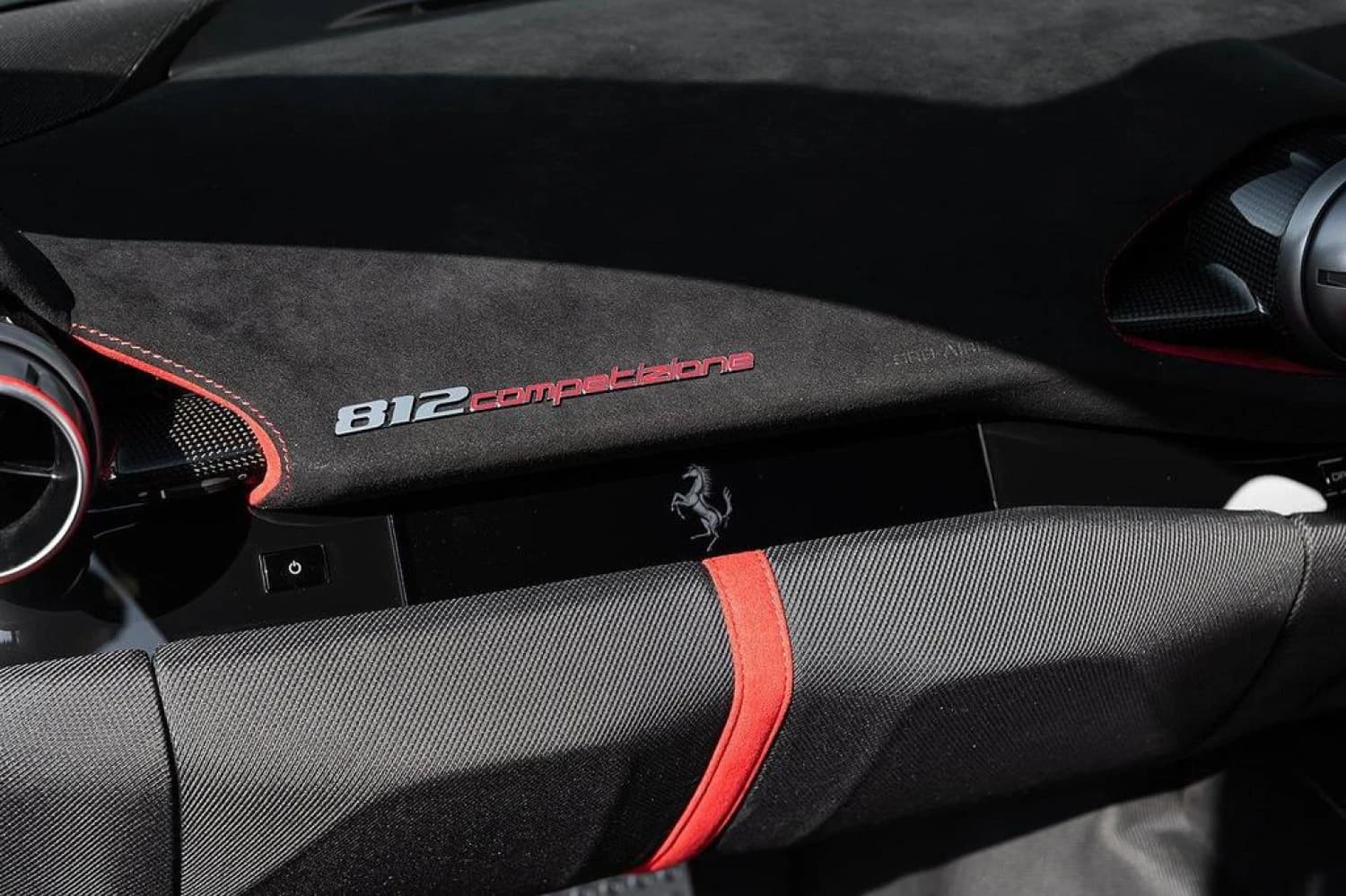 Ferrari 812 Competizione - фото 24