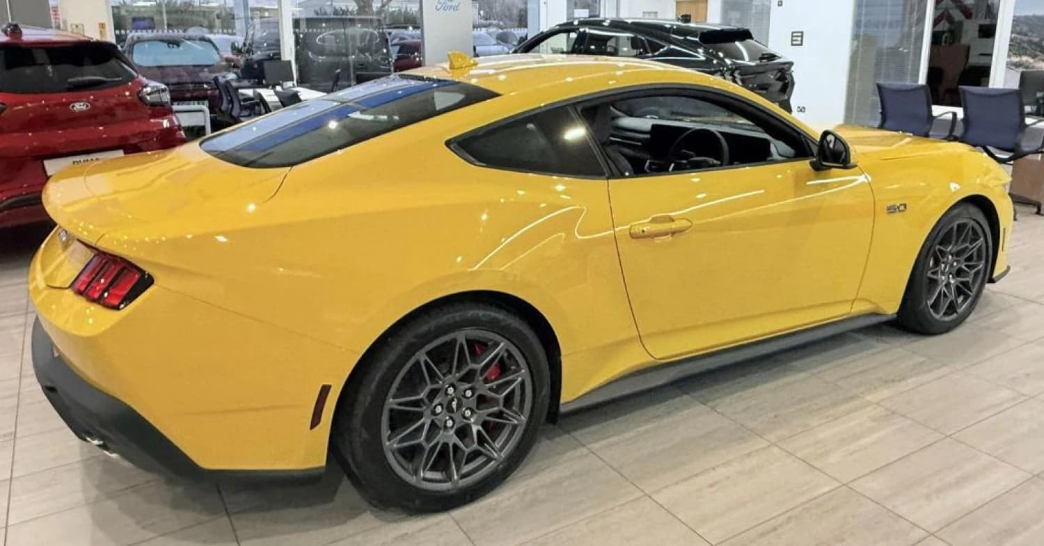 Ford Mustang GT - фото 5