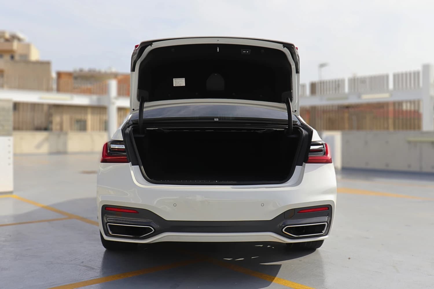 BMW 7 series 745e - фото 21