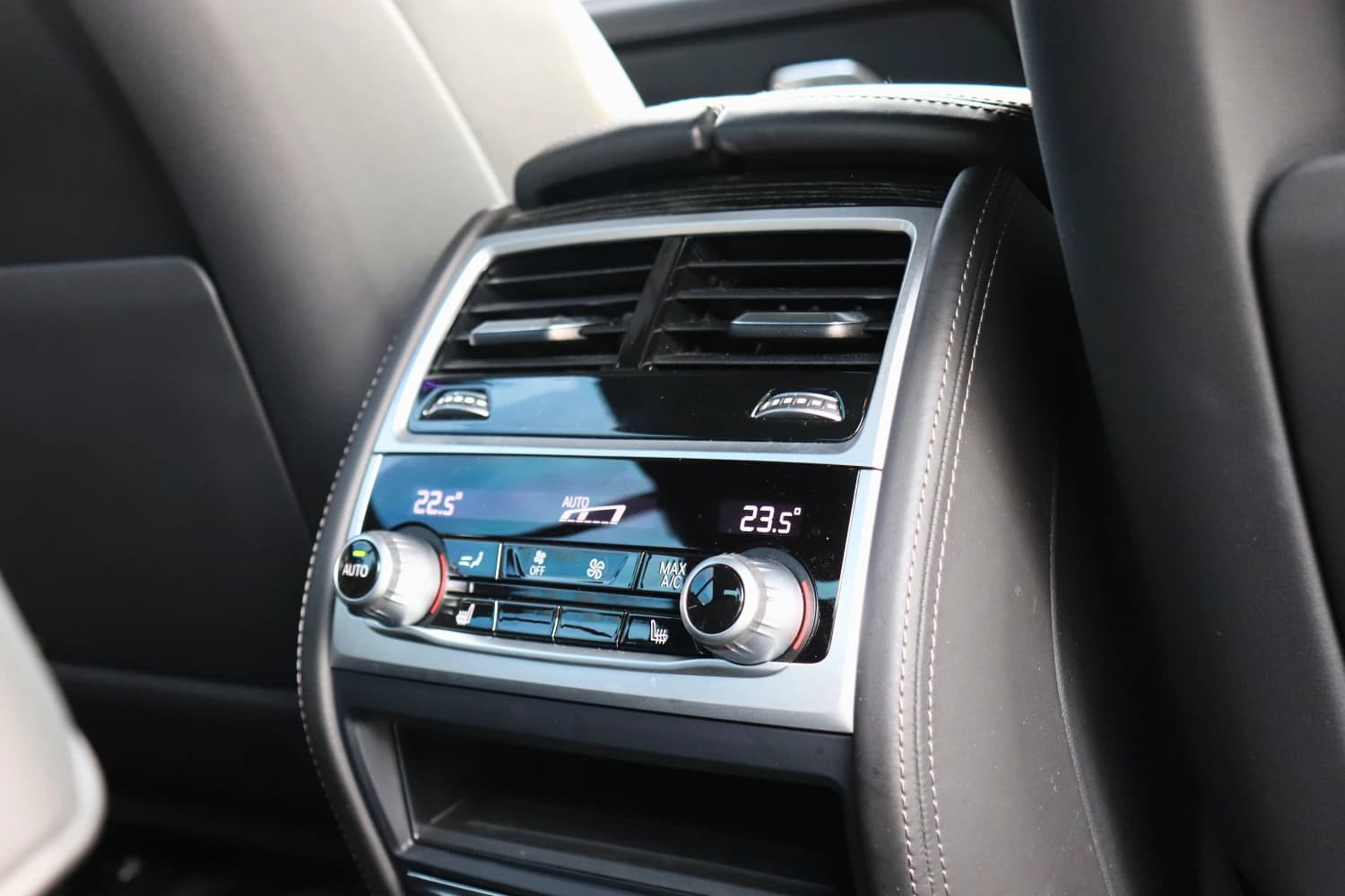 BMW 7 series 745e - фото 18