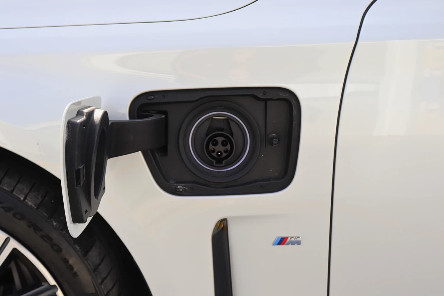 BMW 7 series 745e - фото 11