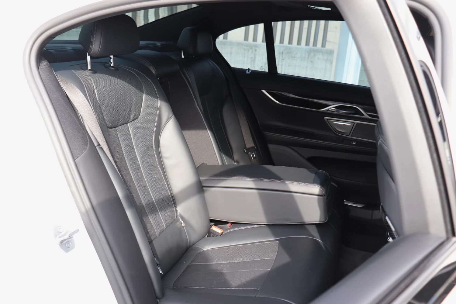 BMW 7 series 745e - фото 16