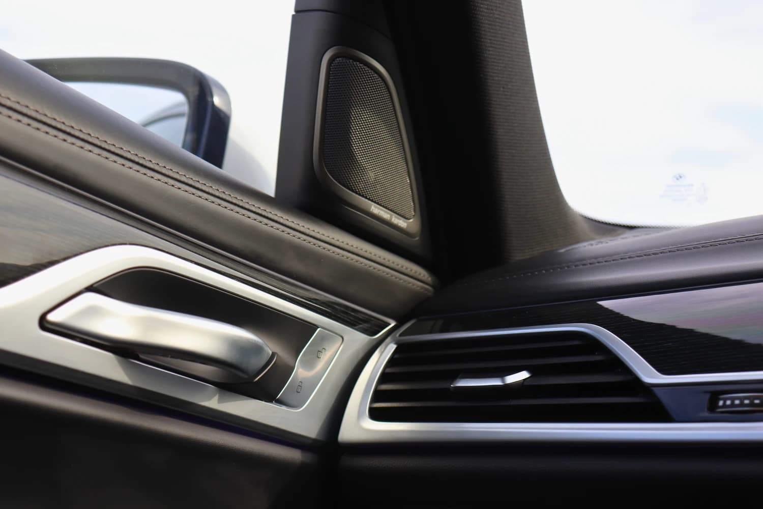 BMW 7 series 745e - фото 15