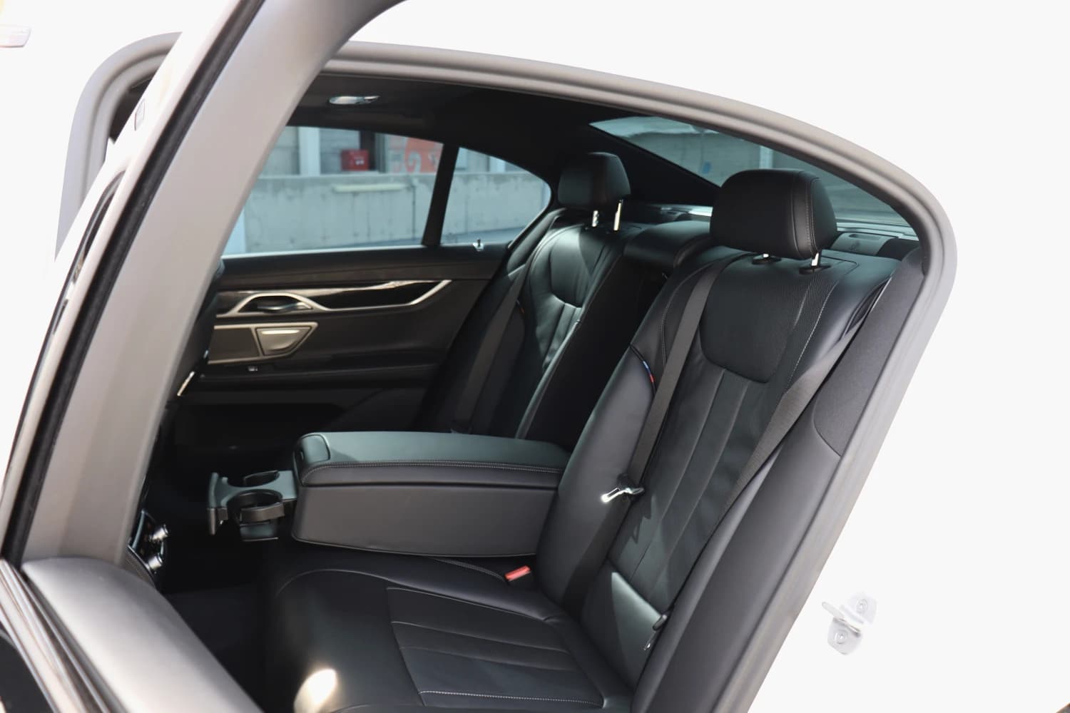 BMW 7 series 745e - фото 17