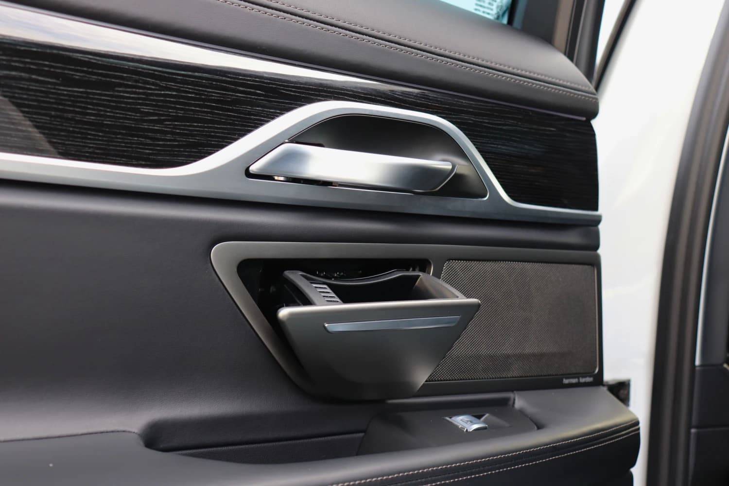 BMW 7 series 745e - фото 19