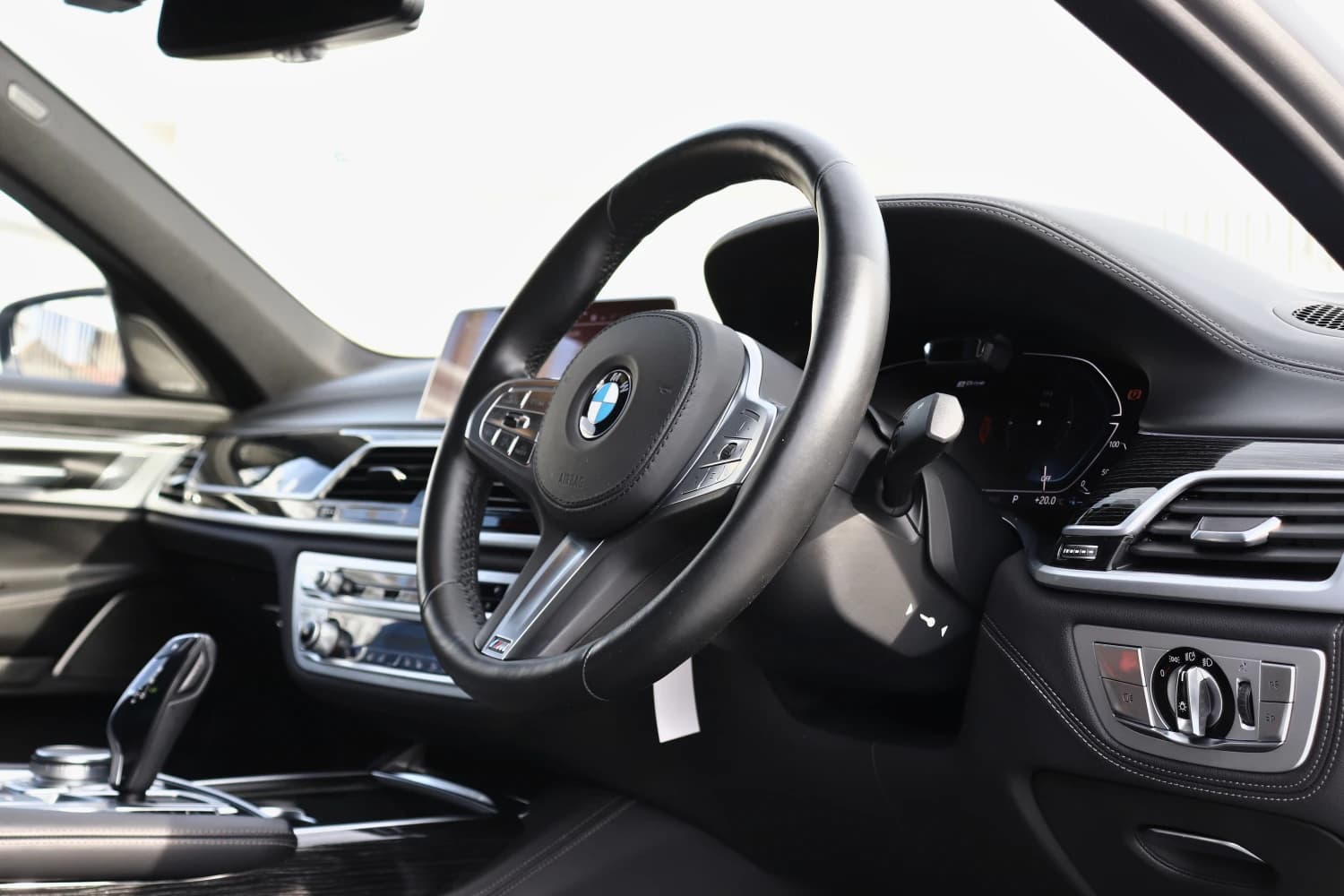 BMW 7 series 745e - фото 2