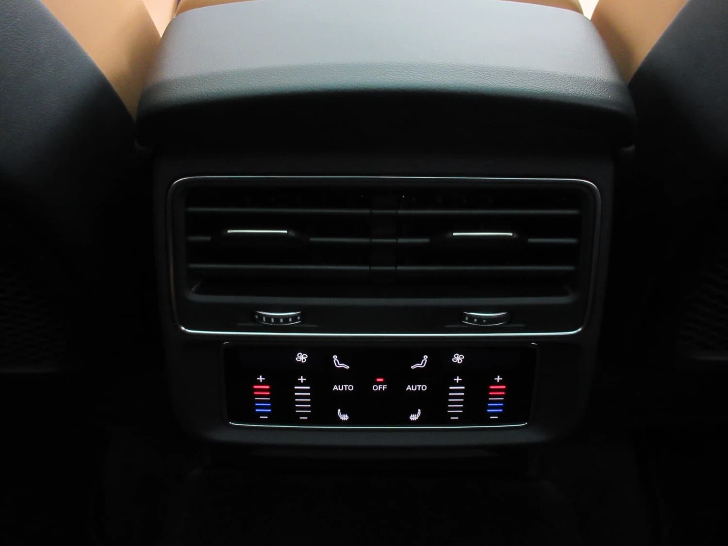 Audi RS Q8 4.0 TFSI quattro tiptronic - фото 21