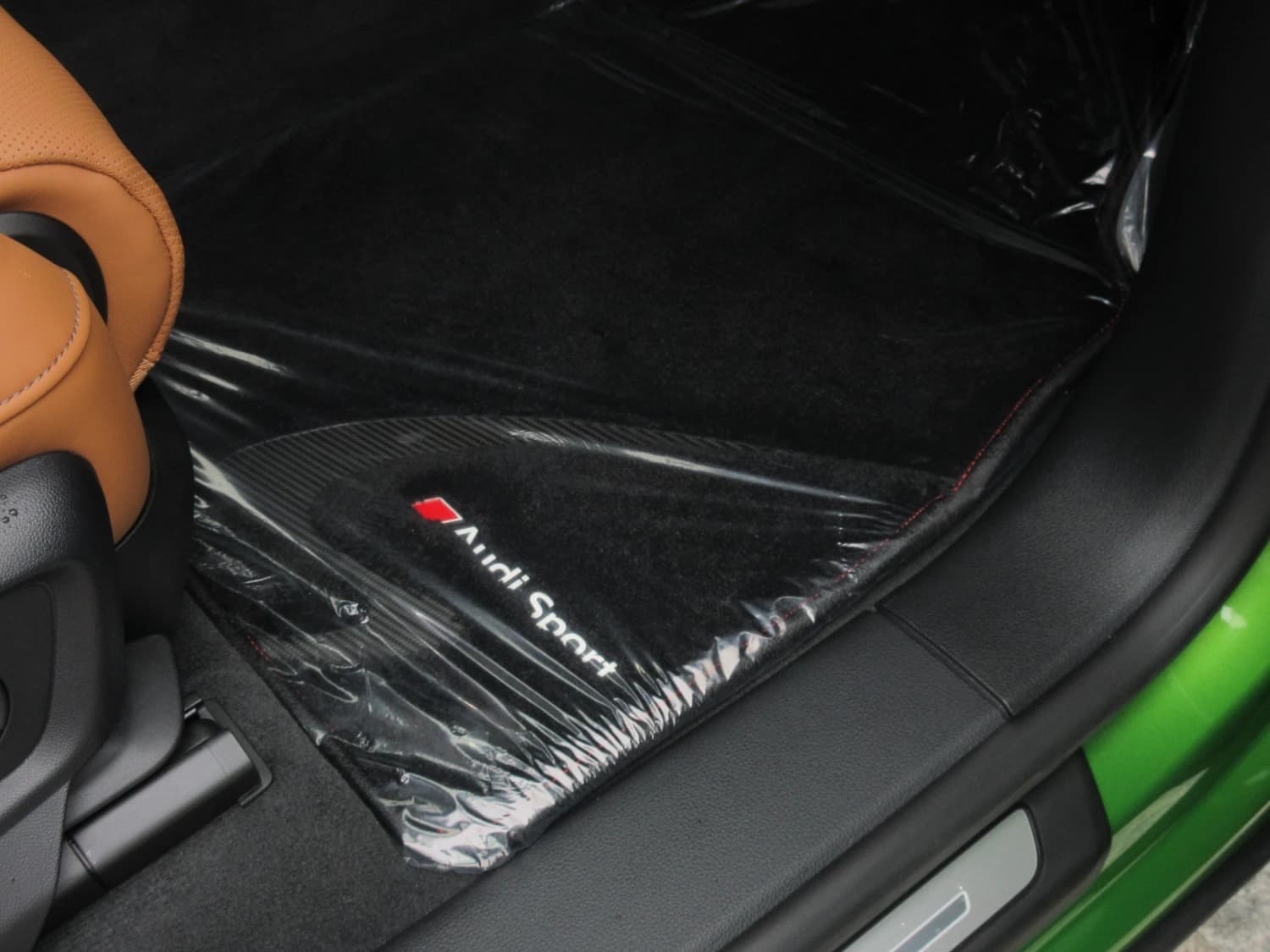 Audi RS Q8 4.0 TFSI quattro tiptronic - фото 25