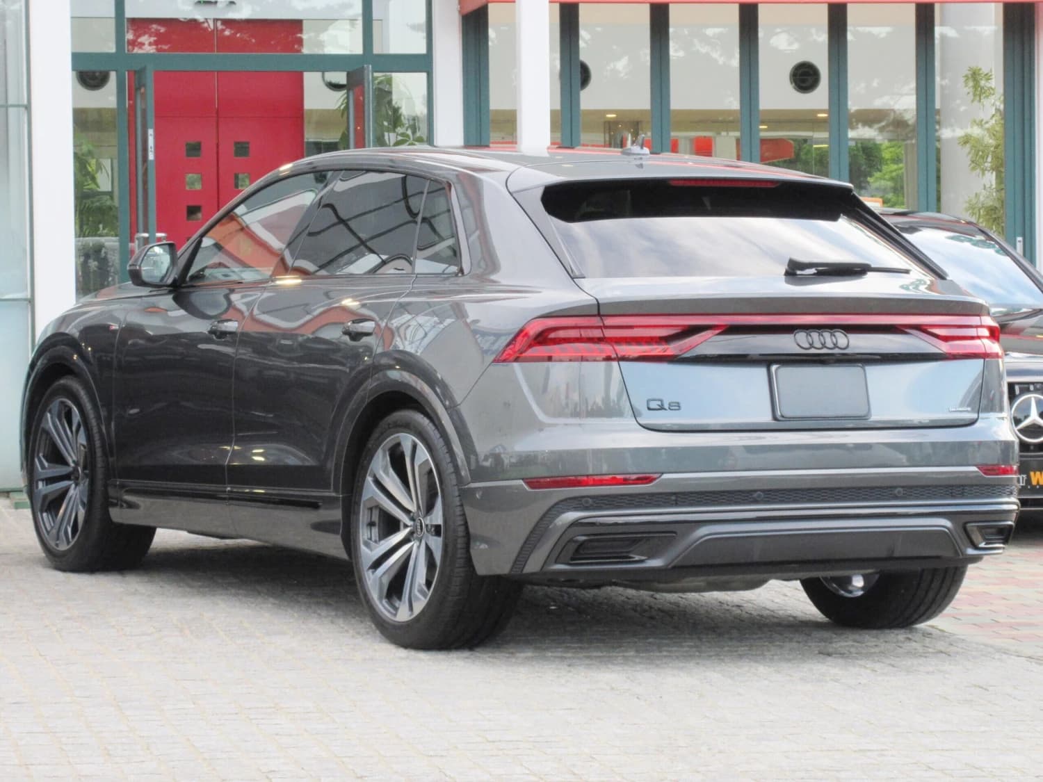 Audi Q8 - фото 6