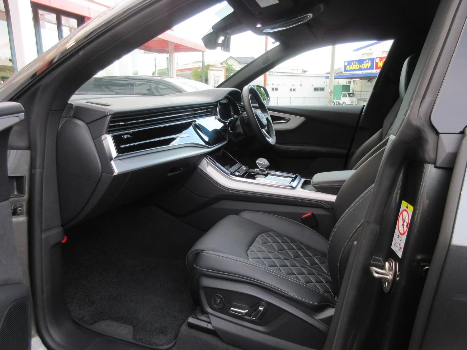 Audi Q8 - фото 9