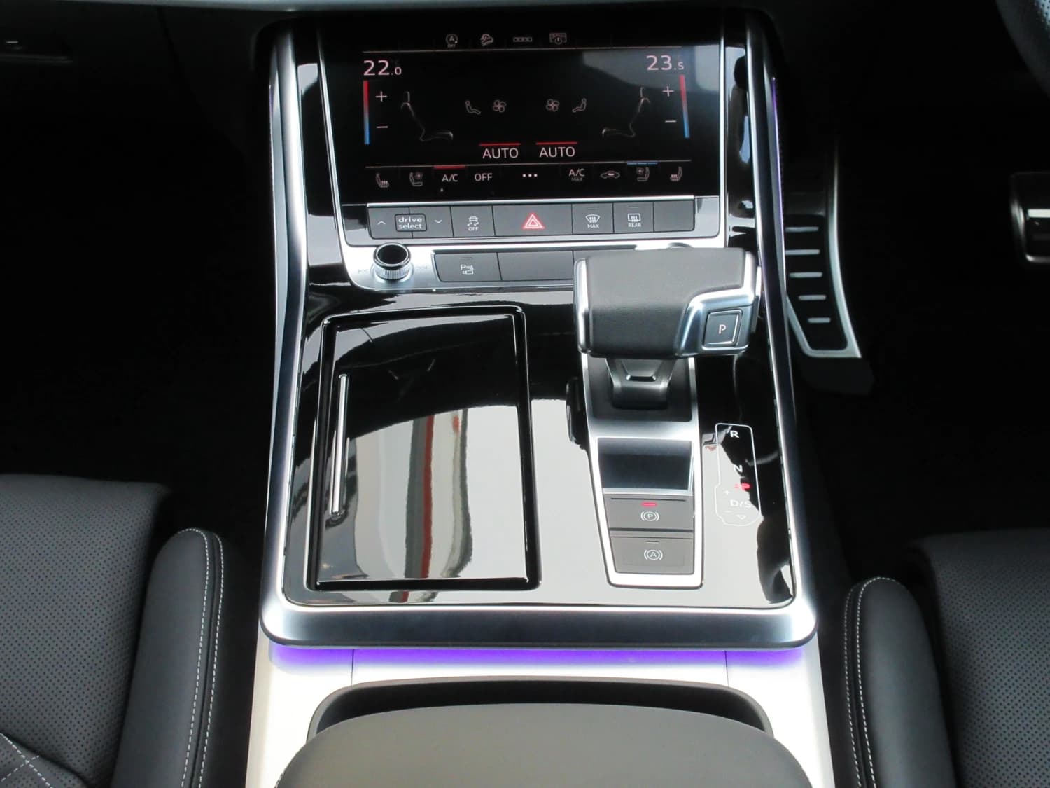 Audi Q8 - фото 10