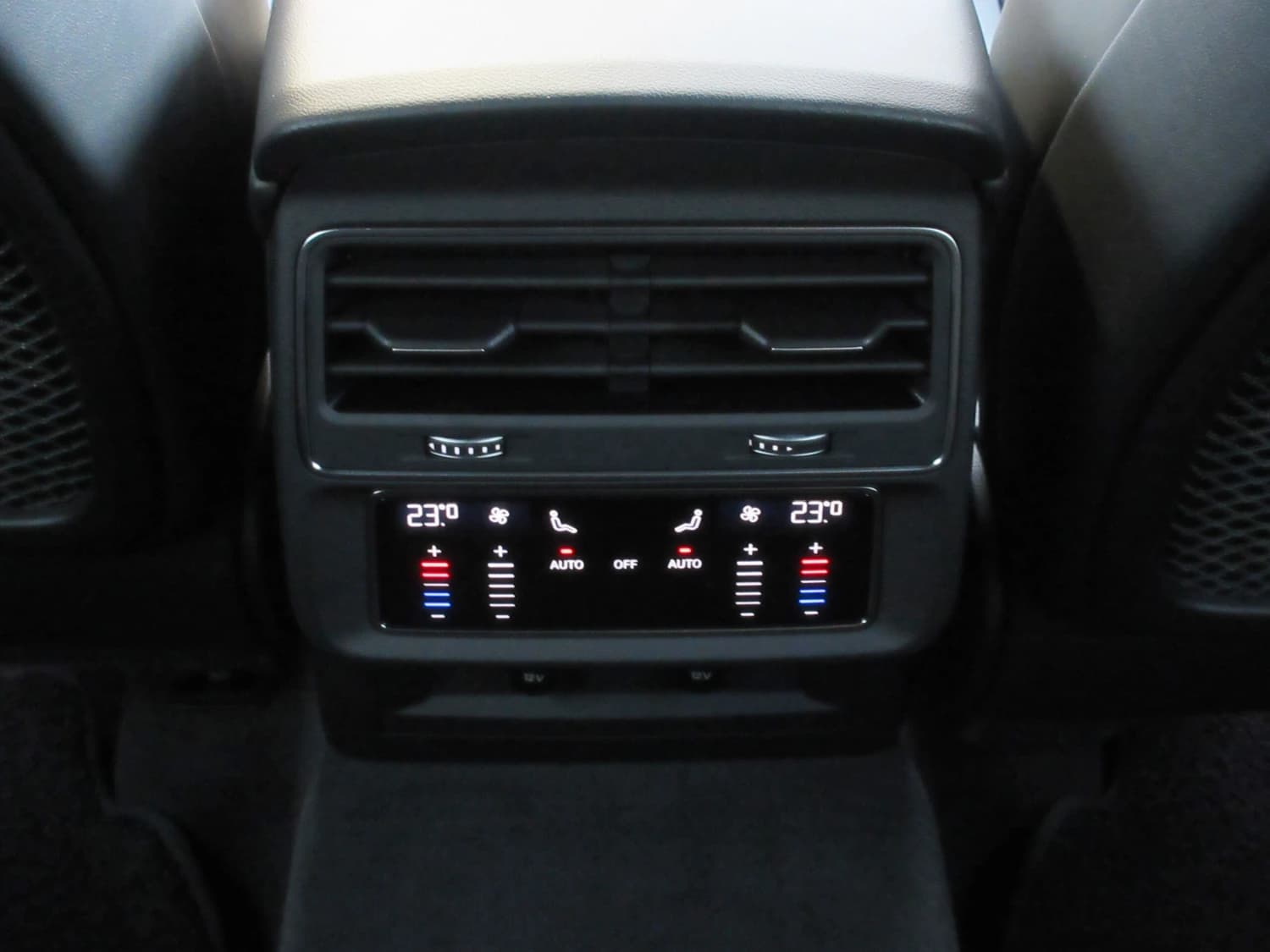 Audi Q8 - фото 15