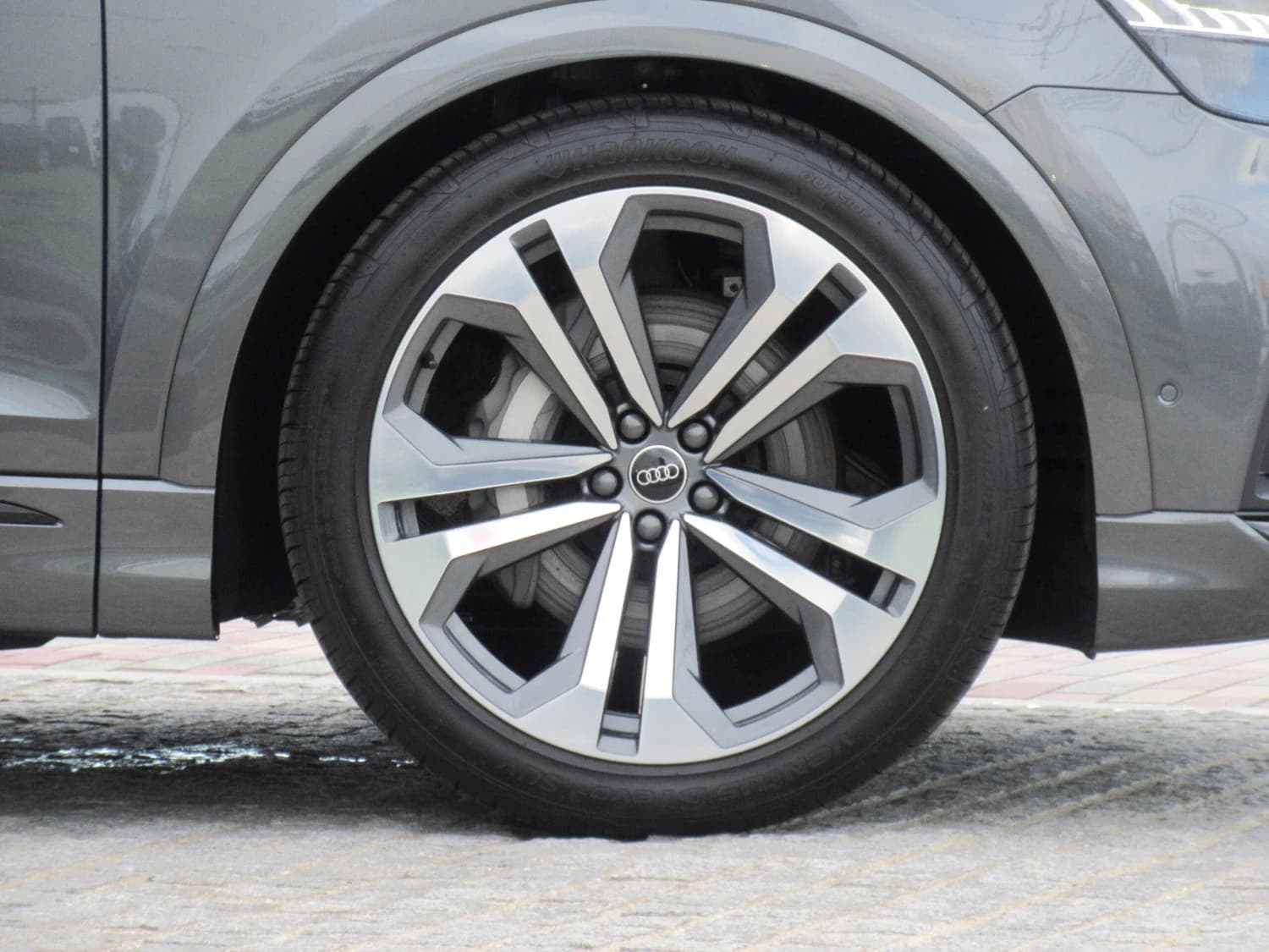 Audi Q8 - фото 16