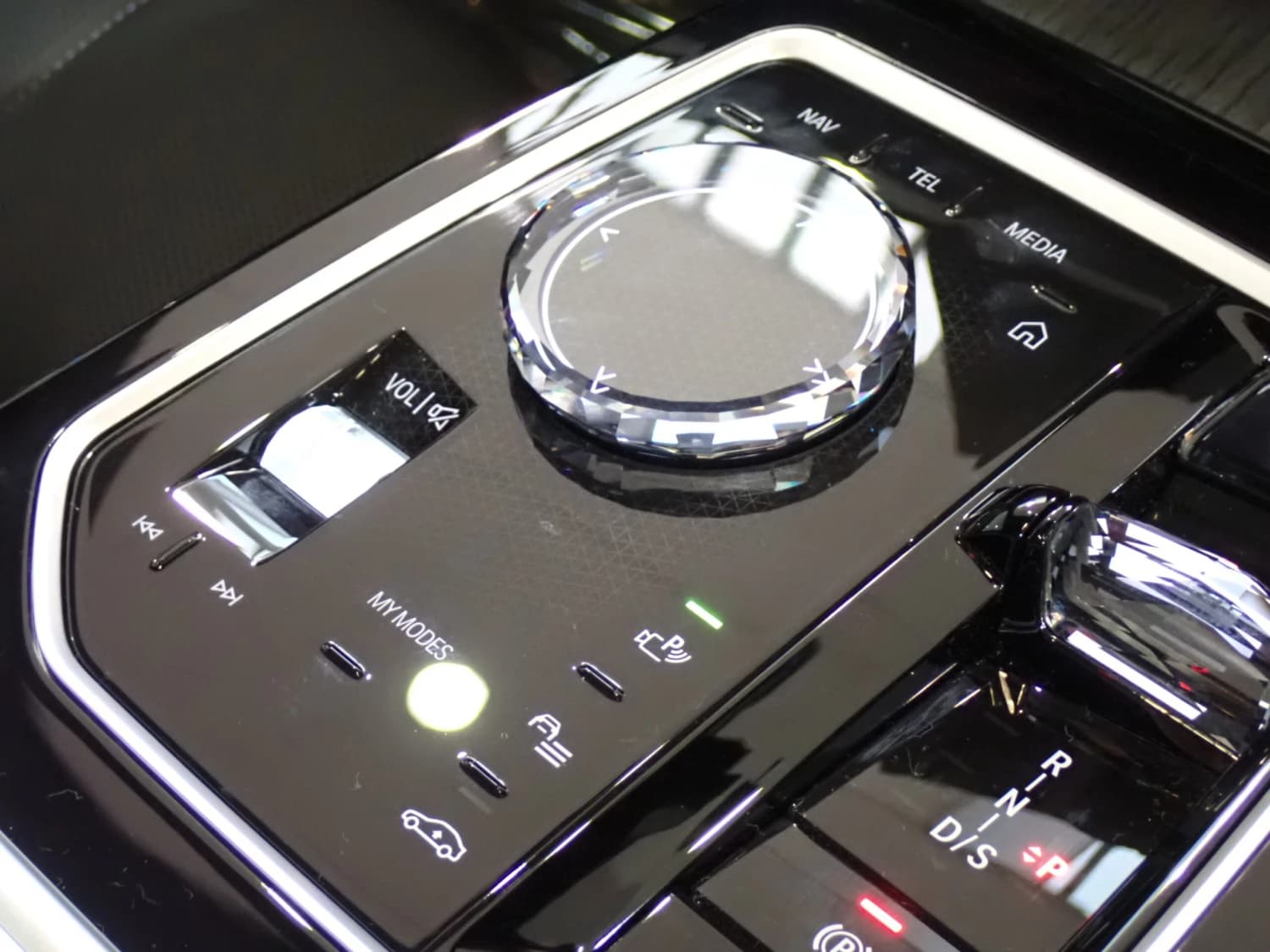 BMW 7 series 740d - фото 4