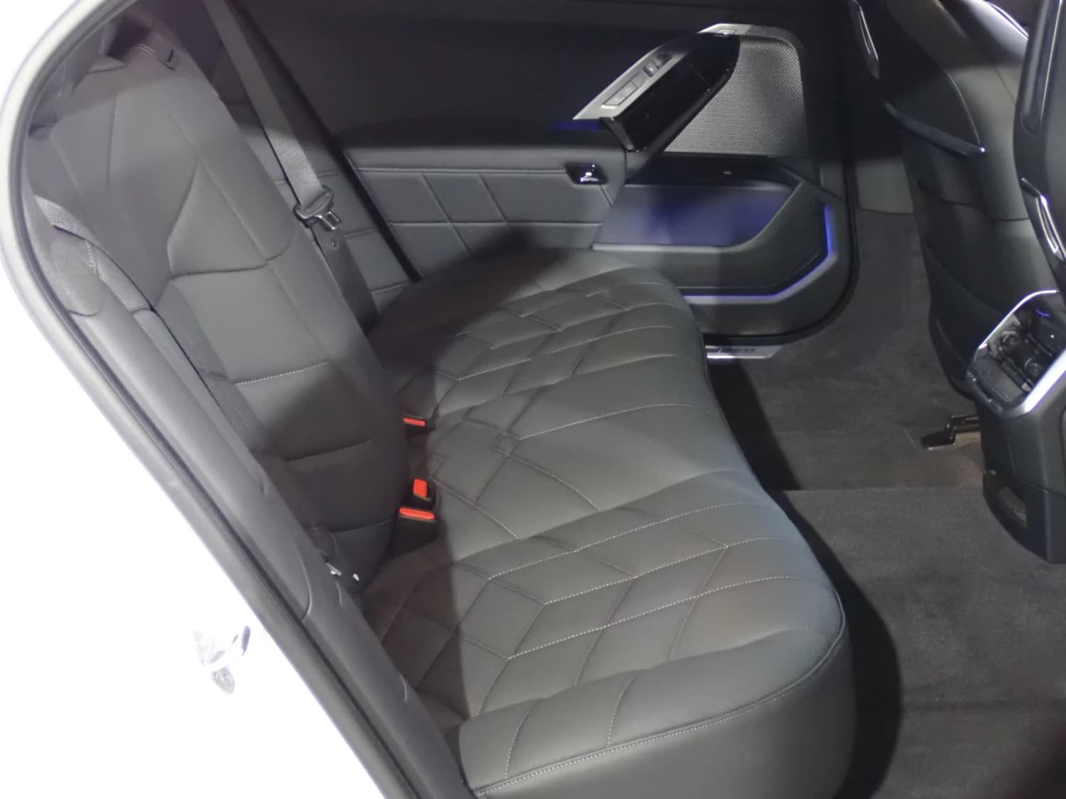 BMW 7 series 740d - фото 10