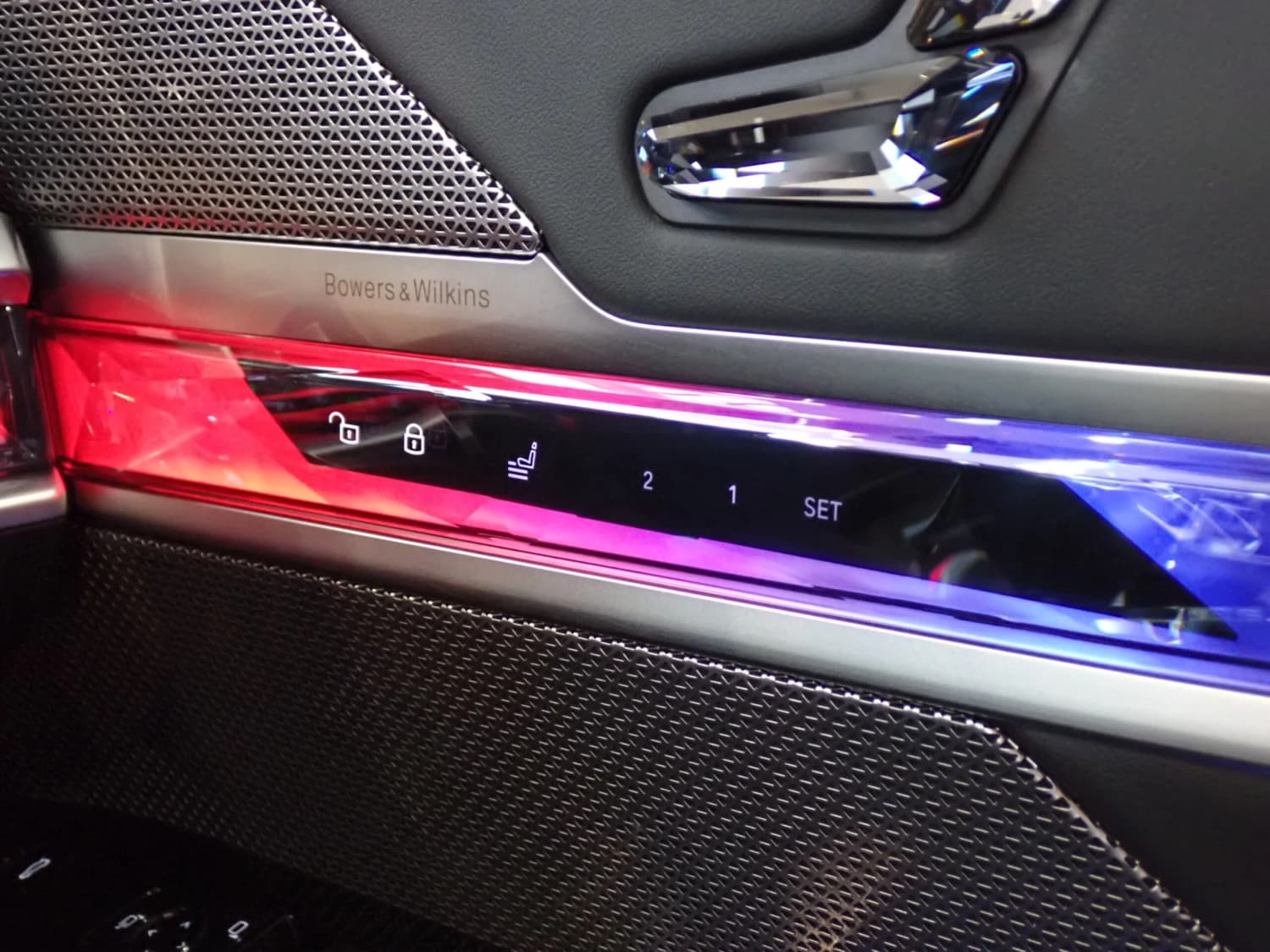 BMW 7 series 740d - фото 14