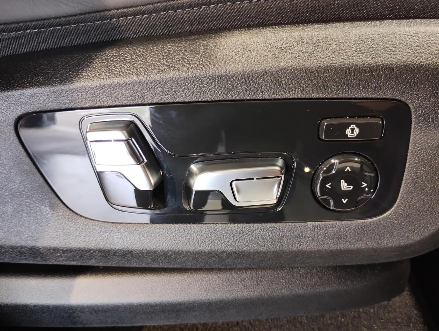 BMW X7 40d - фото 14