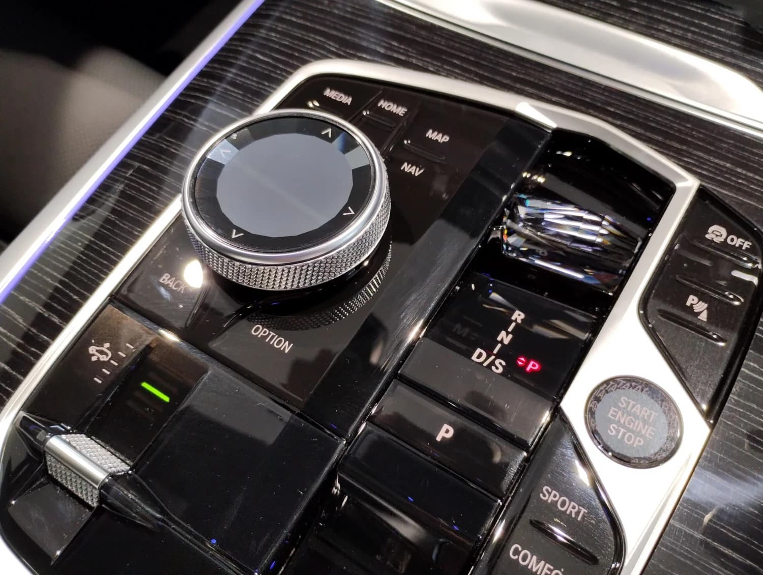 BMW X7 40d - фото 8