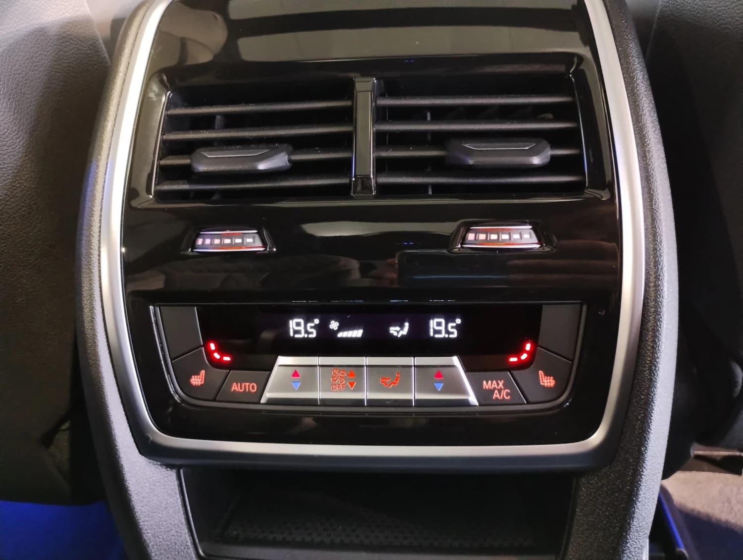 BMW X7 40d - фото 12