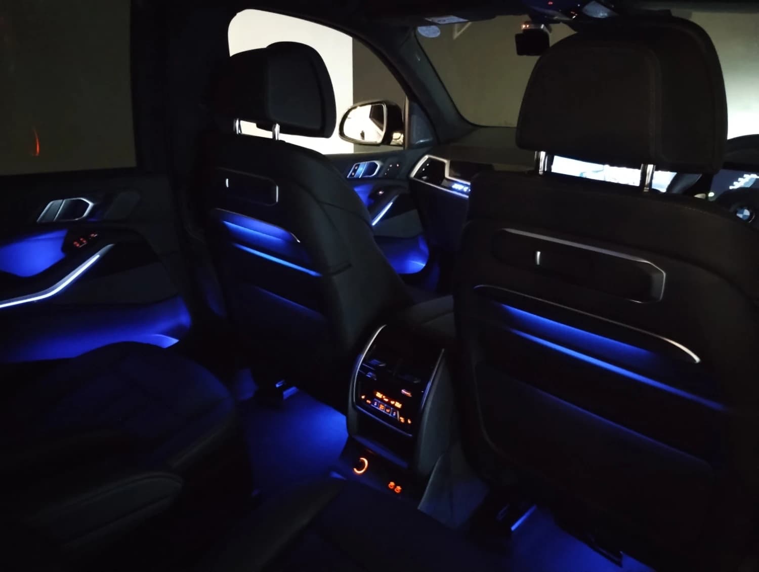 BMW X7 40d - фото 11