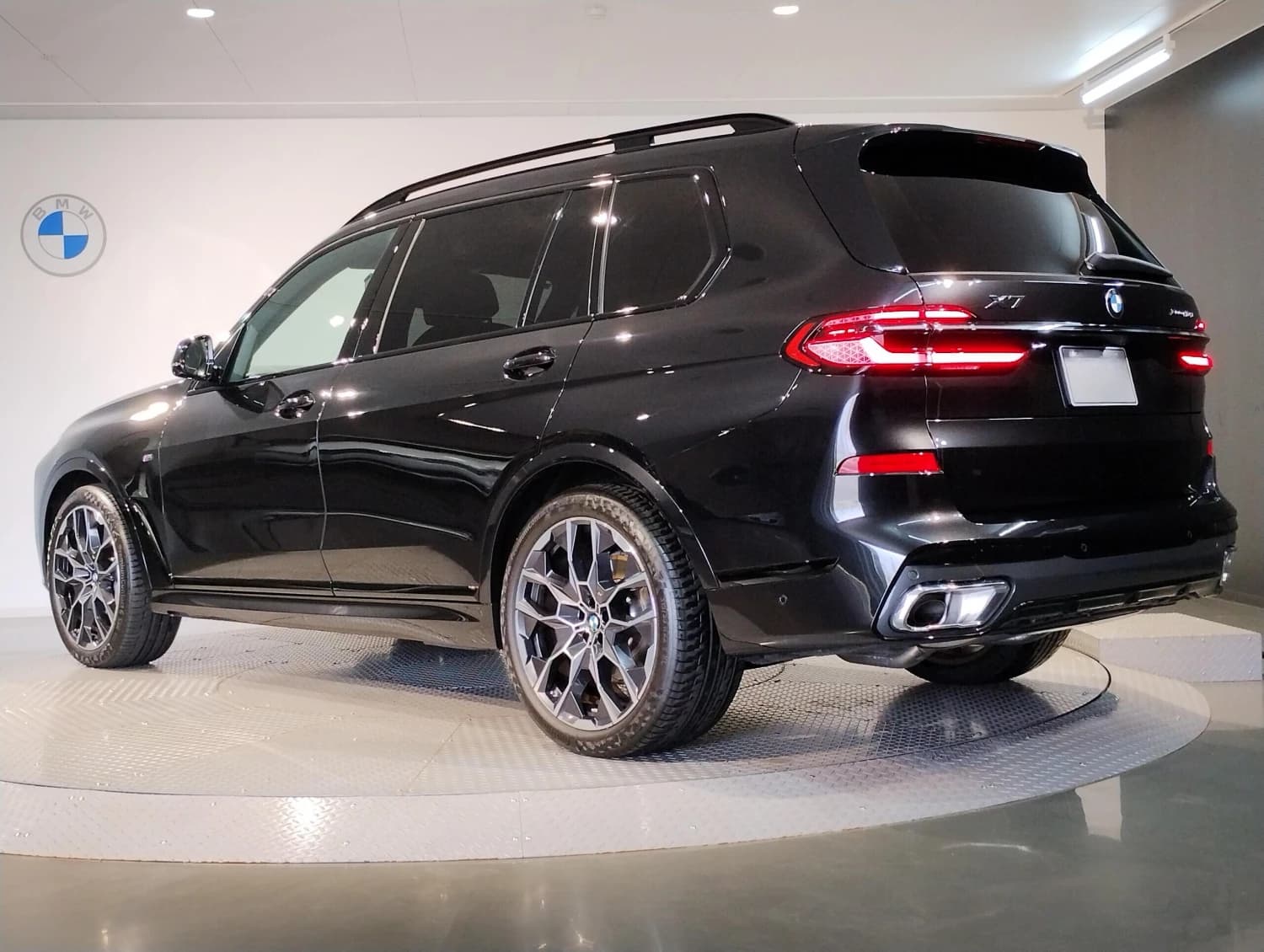 BMW X7 40d - фото 6