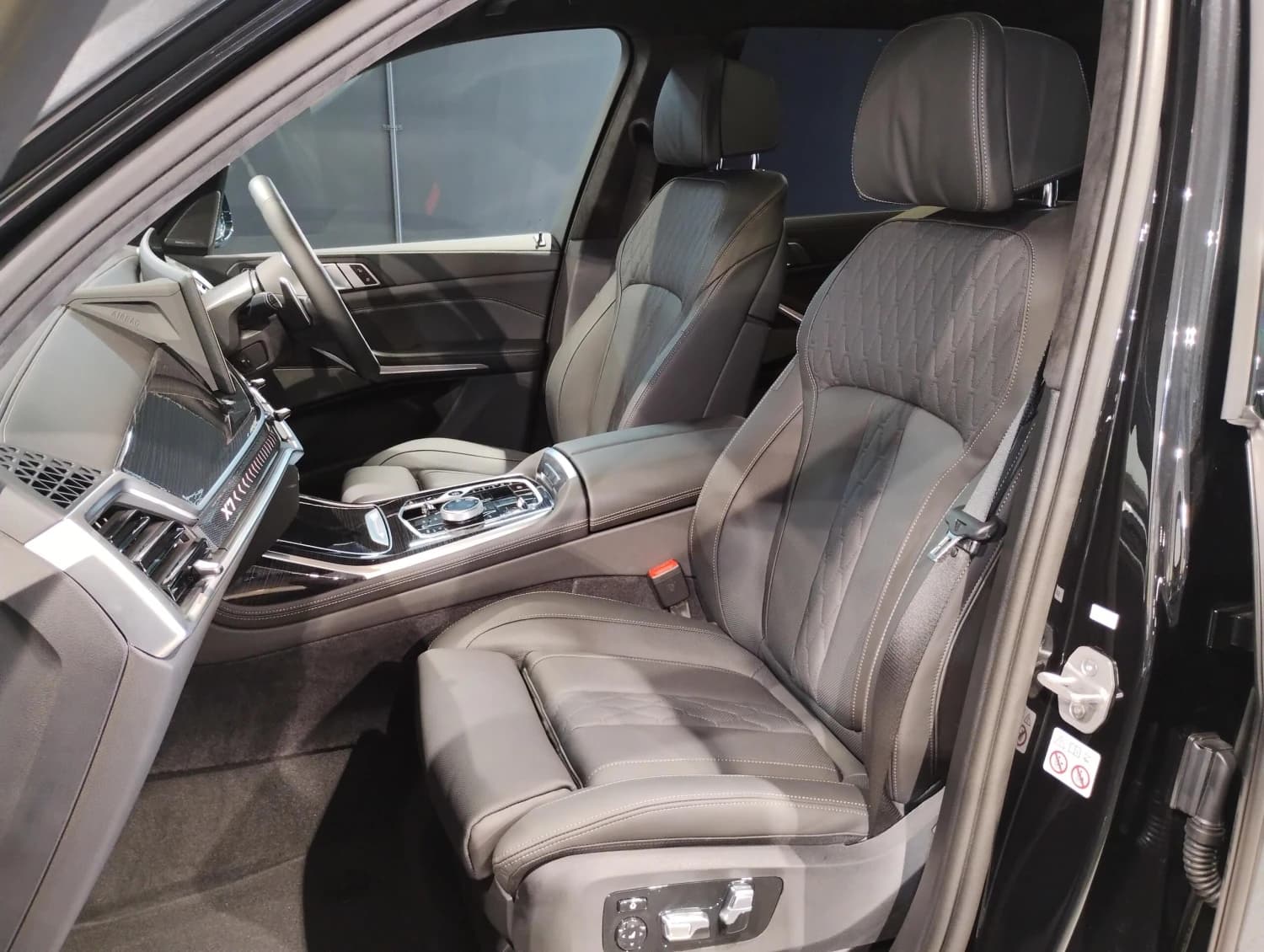 BMW X7 40d - фото 10