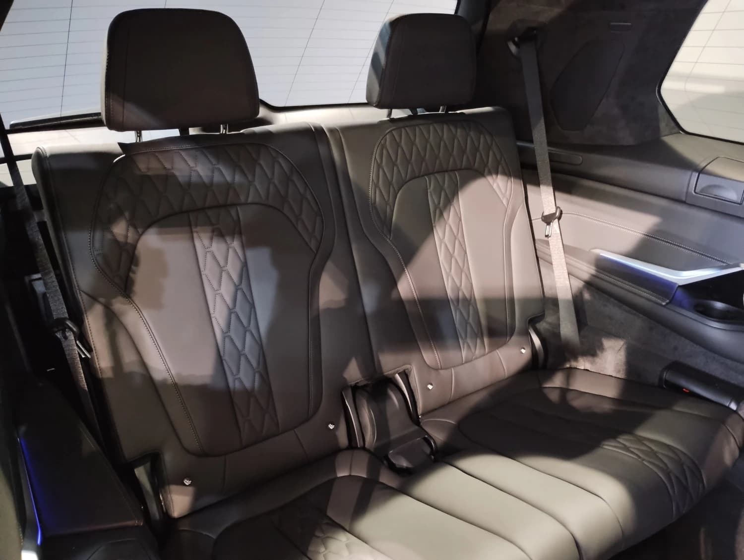 BMW X7 40d - фото 13