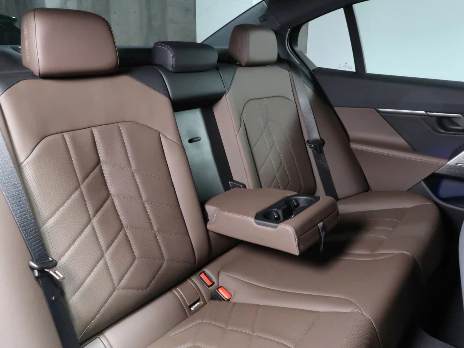 BMW i5 eDrive 40 - фото 3