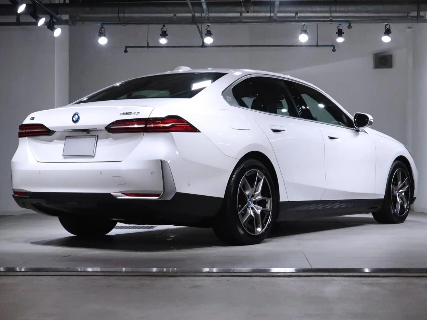 BMW i5 eDrive 40 - фото 4