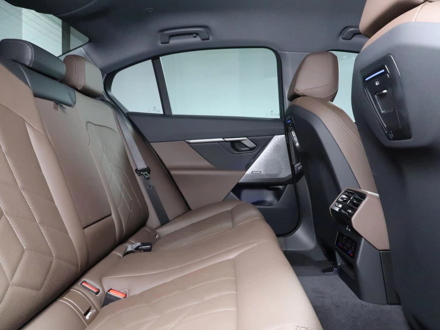 BMW i5 eDrive 40 - фото 10