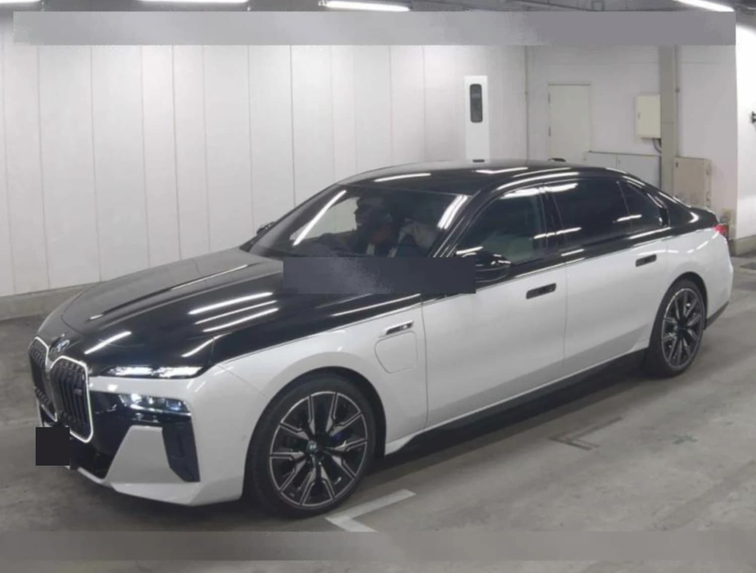 BMW i7 M70 - фото 3