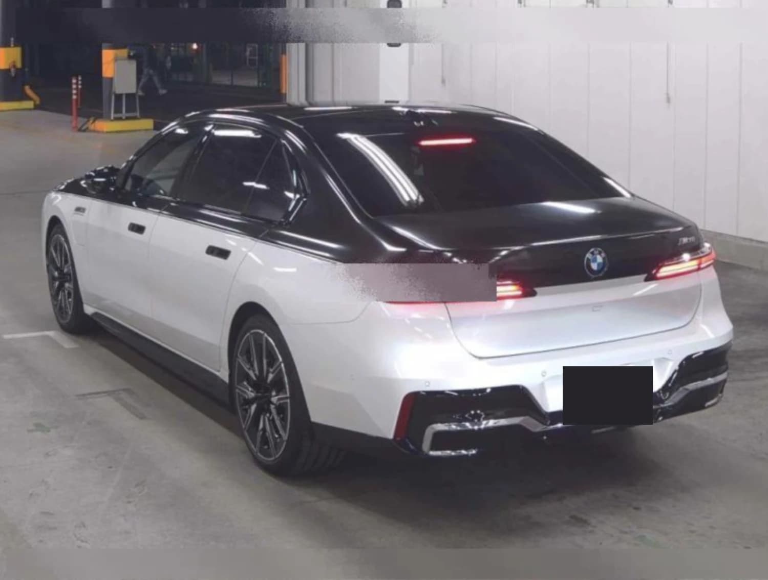 BMW i7 M70 - фото 4