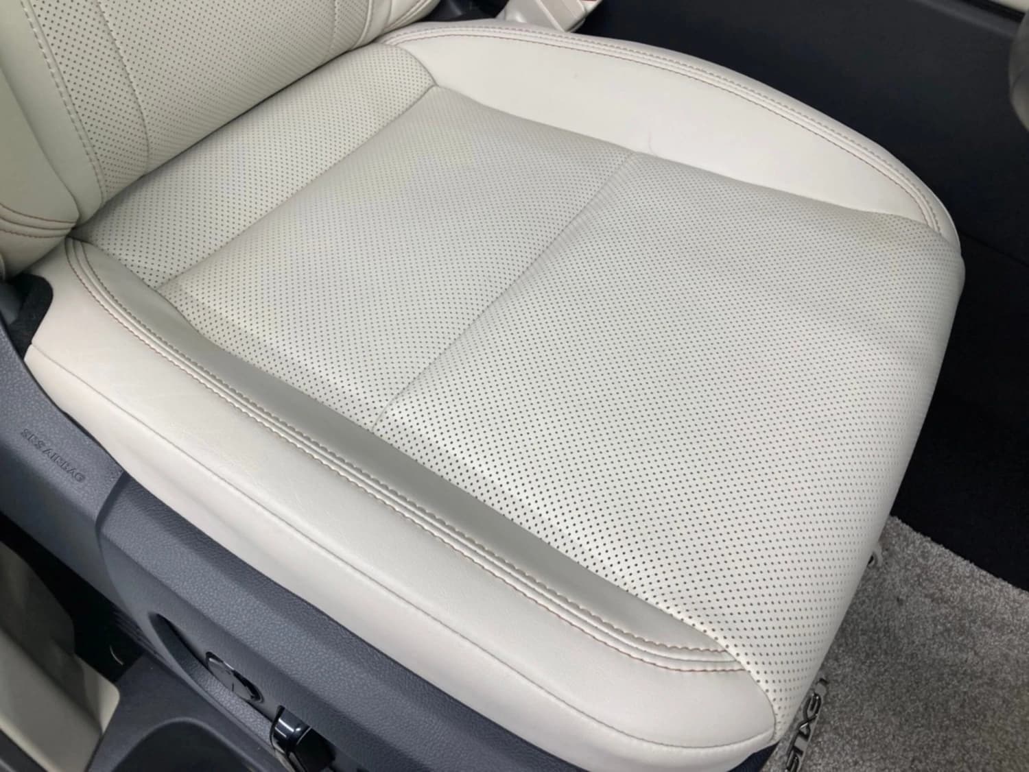 Lexus LM 500h - фото 14