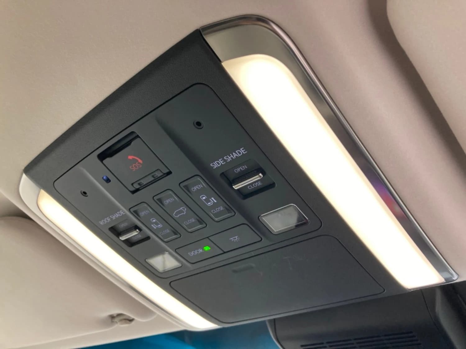 Lexus LM 500h - фото 28