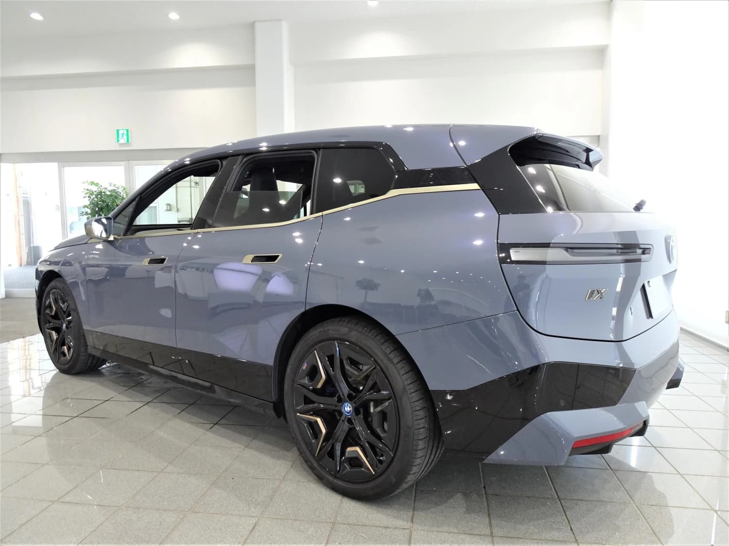 BMW iX M60 - фото 5