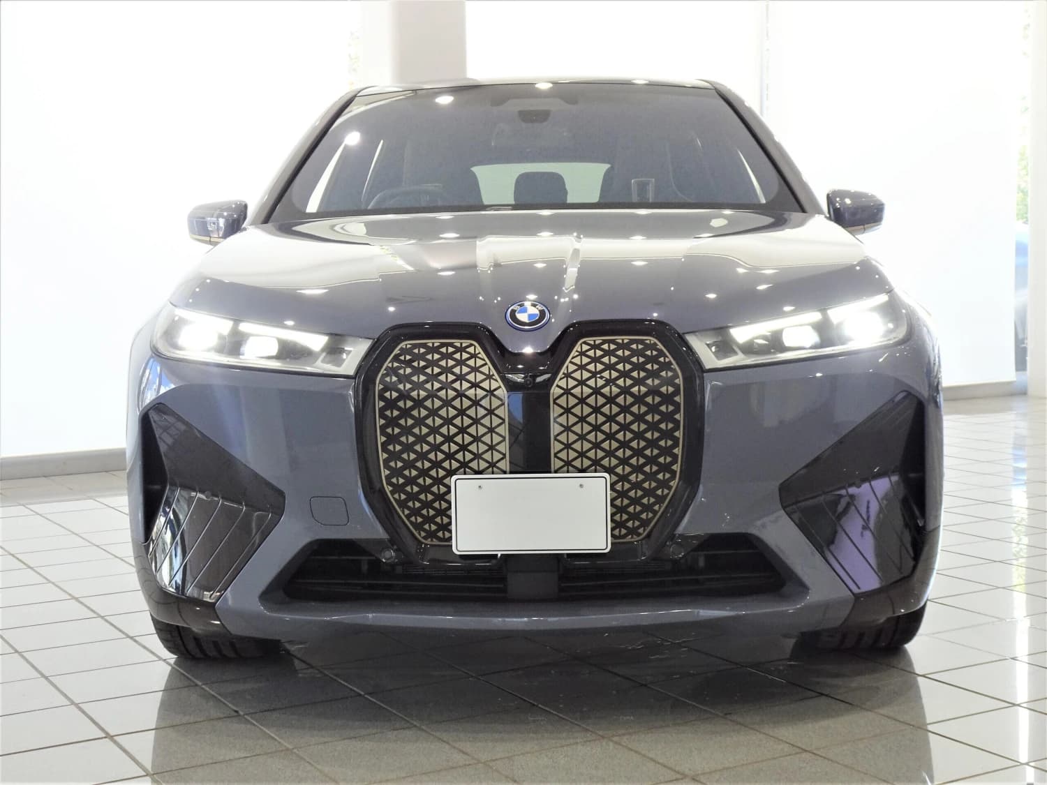 BMW iX M60 - фото 3