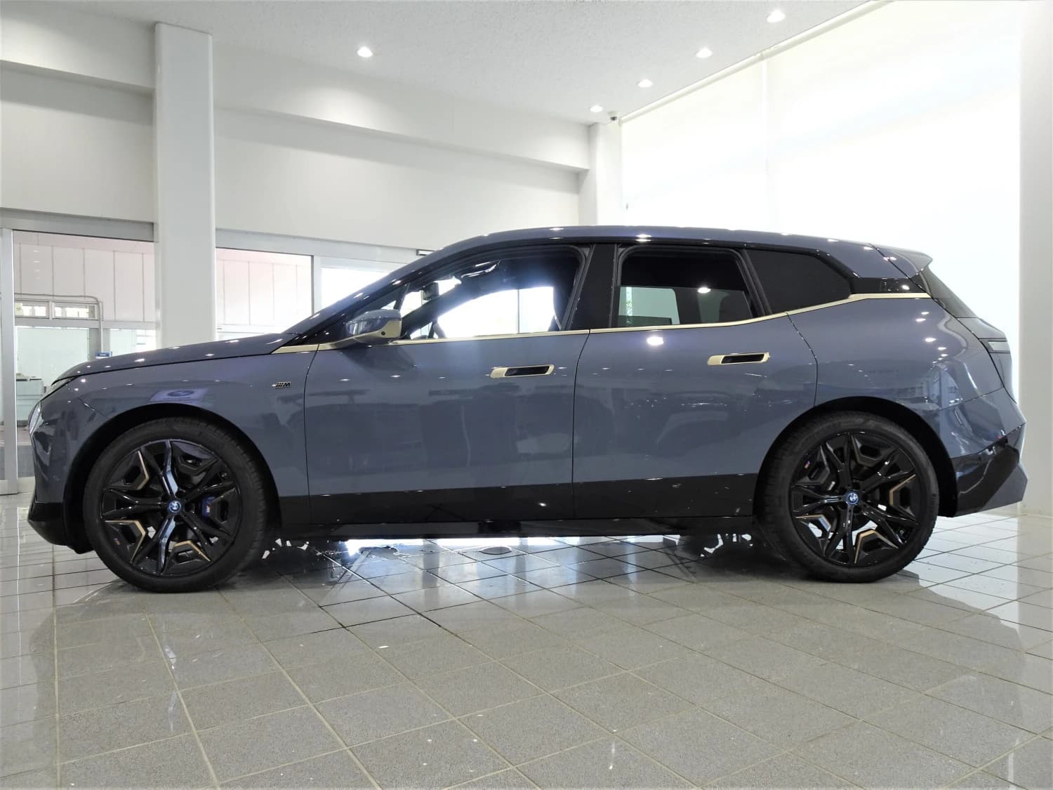 BMW iX M60 - фото 4