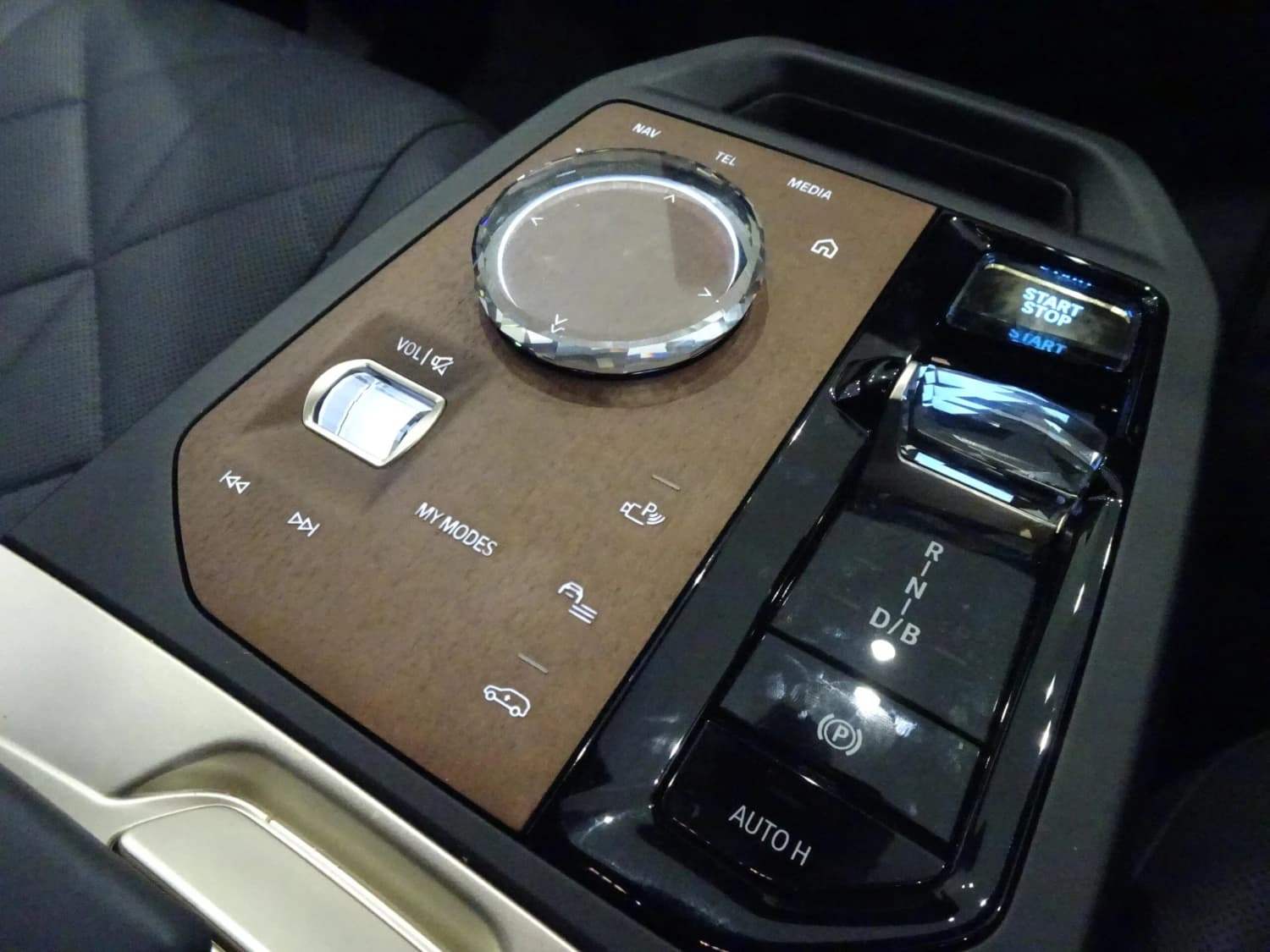 BMW iX M60 - фото 10