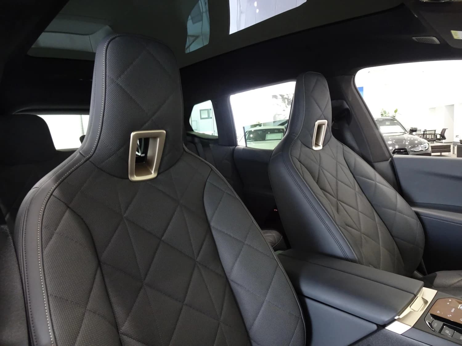 BMW iX M60 - фото 8