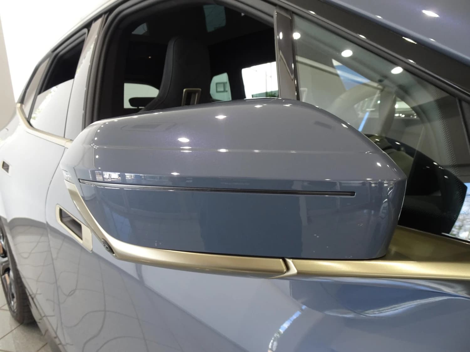 BMW iX M60 - фото 16