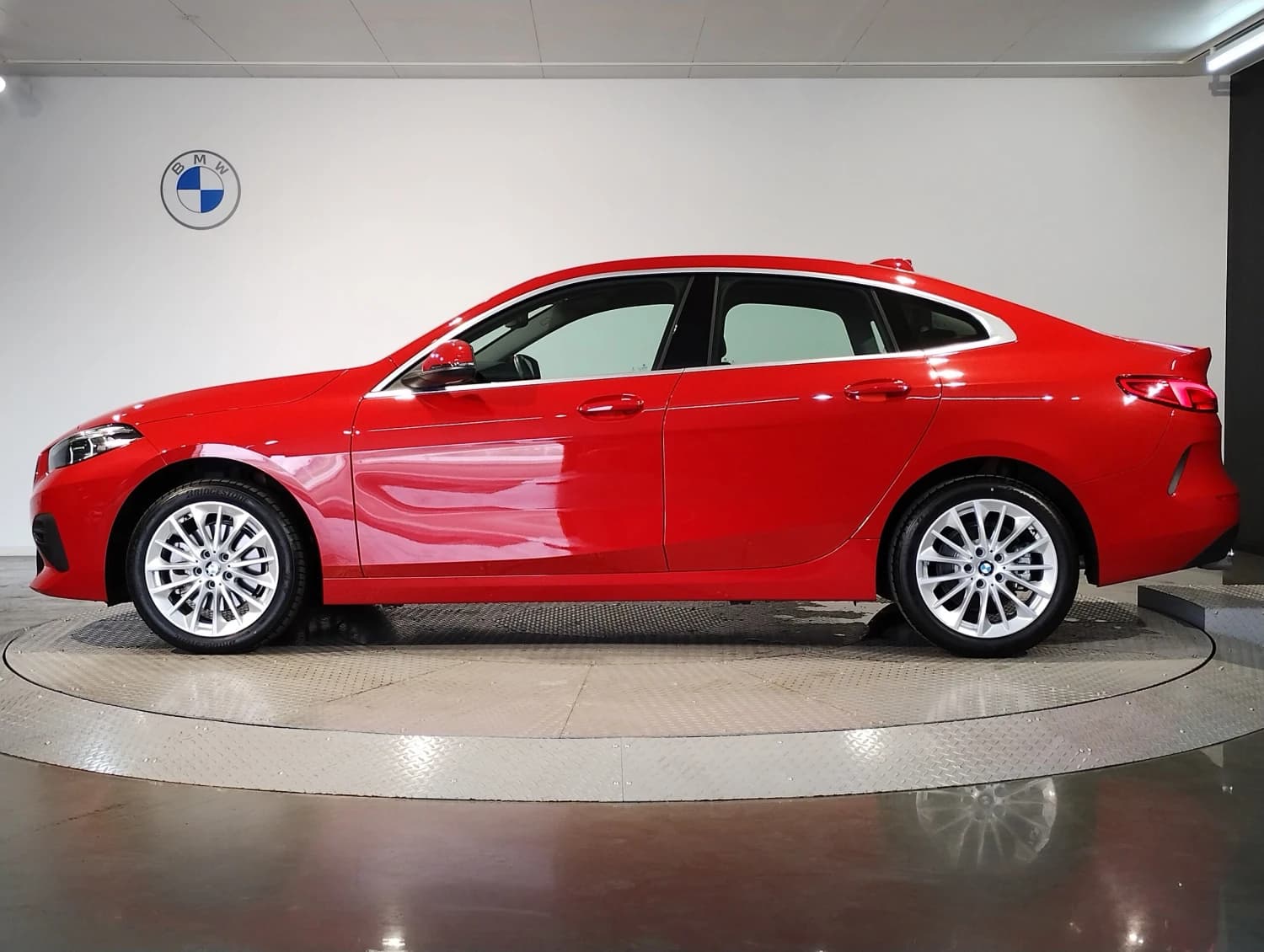 BMW 2 series 218ι - фото 6