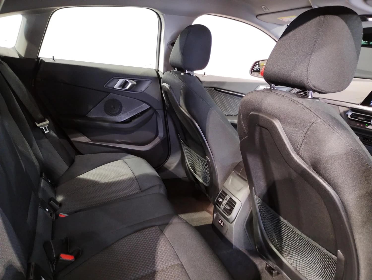 BMW 2 series 218ι - фото 13