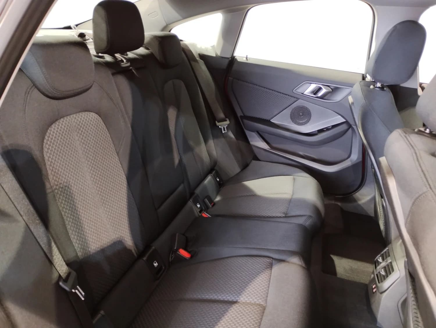 BMW 2 series 218ι - фото 26