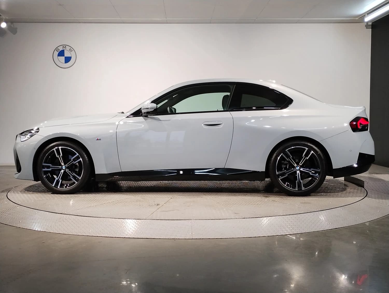 BMW 2 series 220i - фото 4